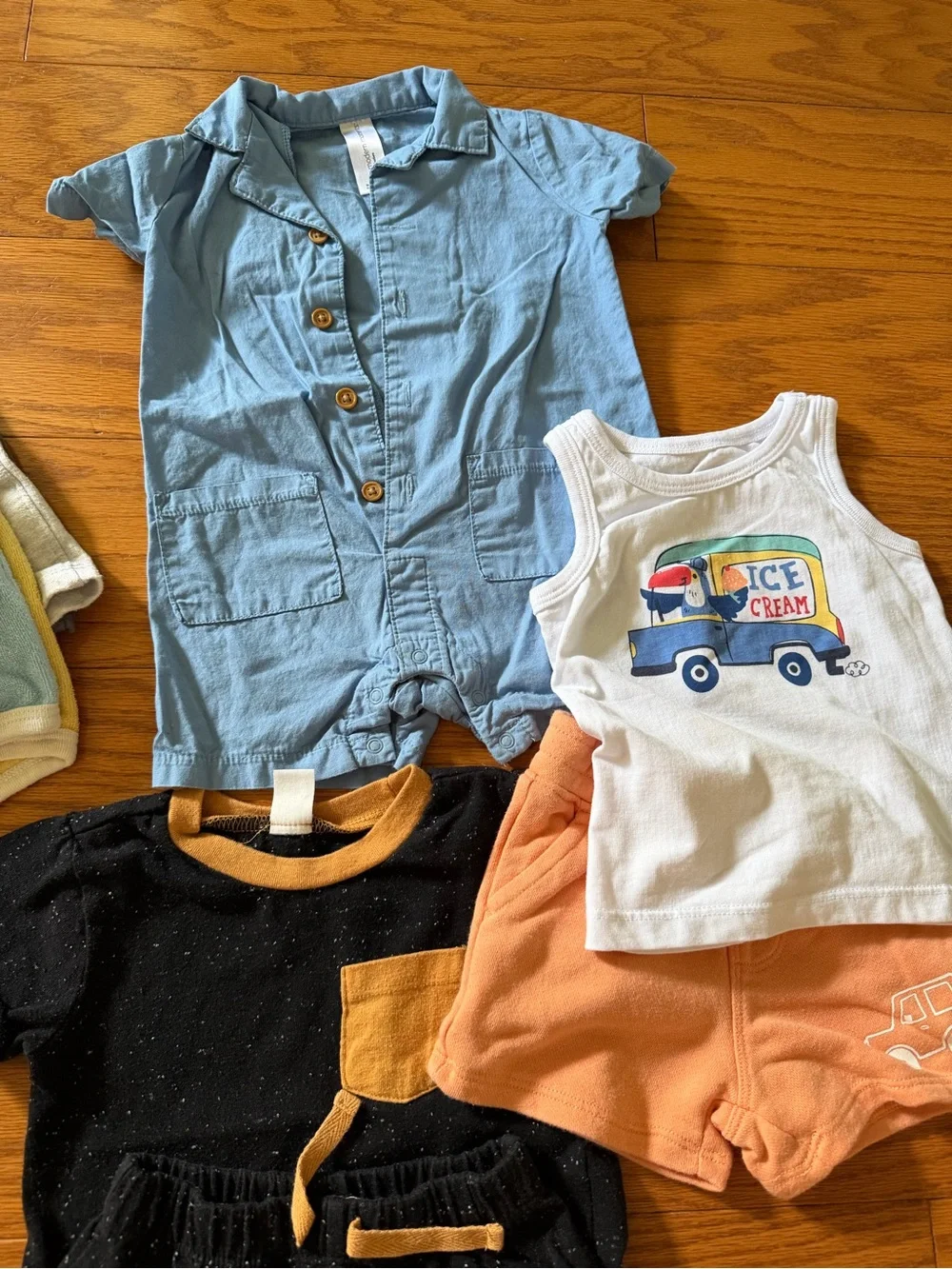 Lot of 29 baby boy Multi-Color Baby One-Piece Set with Hats 6-9 months m